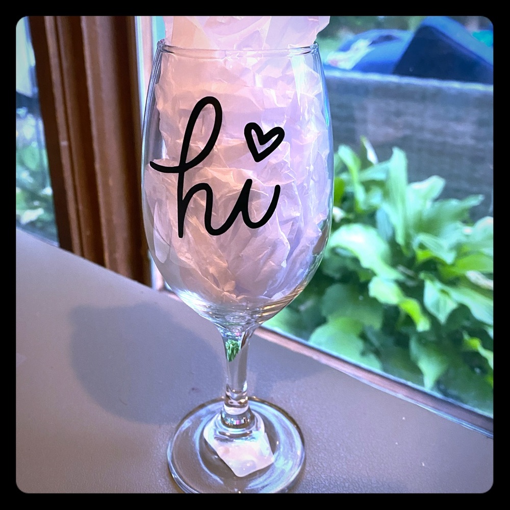 “Hi” Wine Glass